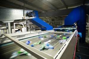 Zielgerichtetes ökologisches Recycling von PET-Flaschen bei PET to PET im Burgenland (Credit: PET2PET)