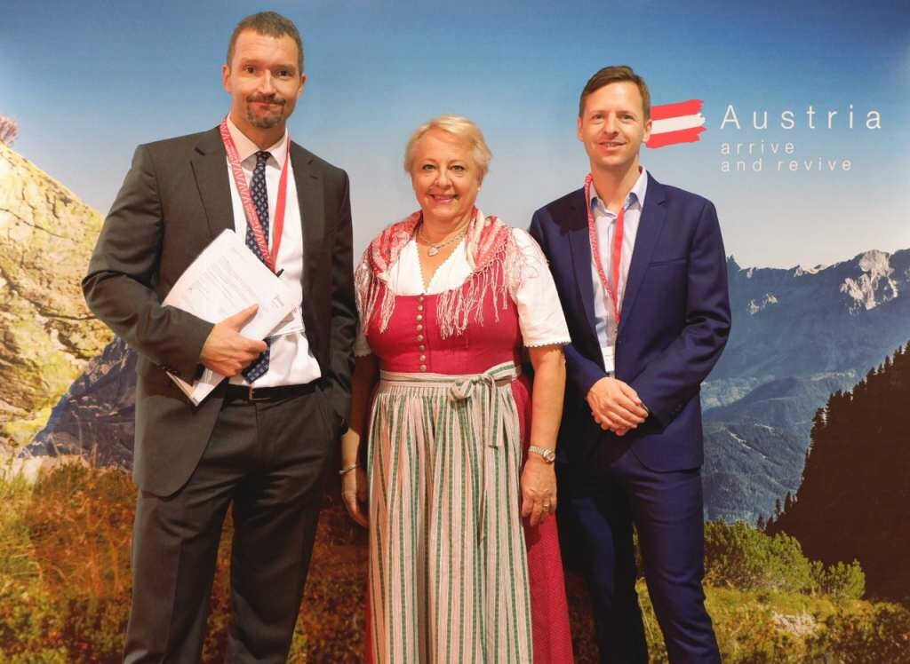 Freuen sich über erste Erfolge der neuen Südostasien-Kampagne: (v.l.n.r.) Mag. Helene Steinhäusl, Österreichische Botschafterin in Jakarta, Mag. Clemels Machal, Österreichischer Wirtschaftsdelegierter in Jakarta, Mag. Robert Gröblacher, ÖW-Markt Manager Arabische Länder & Südostasien (Credit: Österreich Werbung)